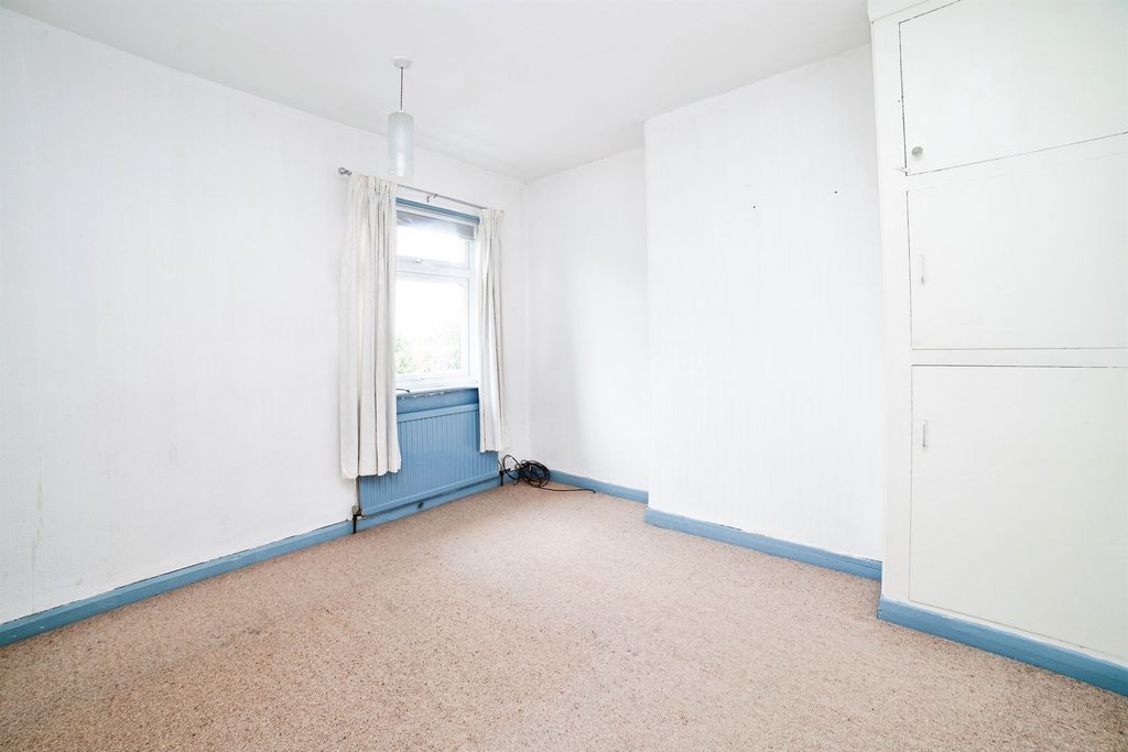 Property photo 2 of 27
