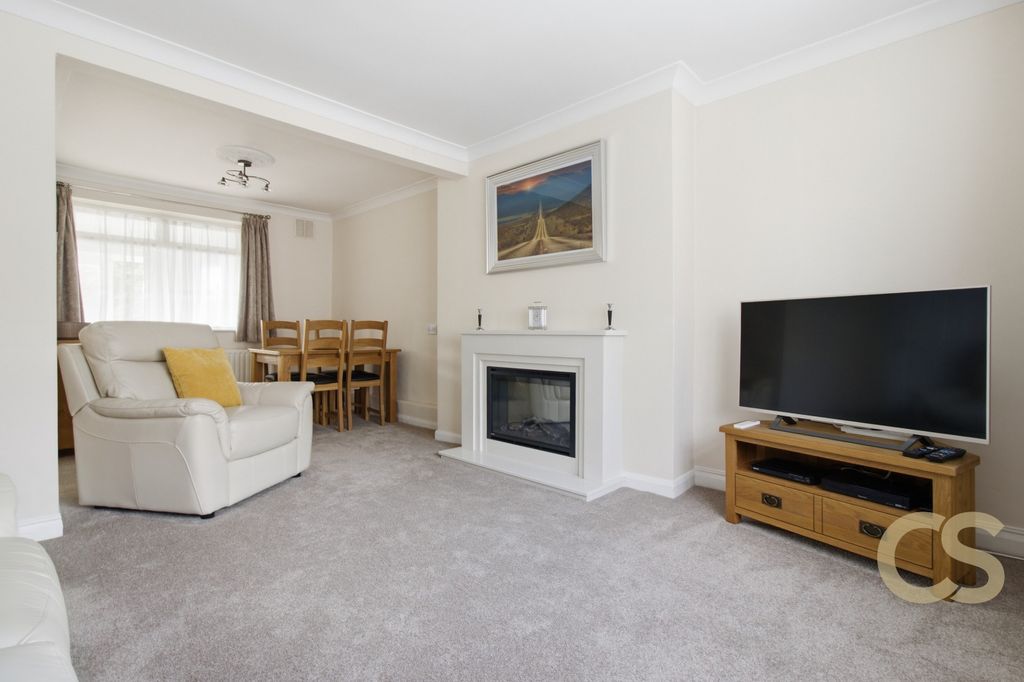 Property photo 3 of 13 5564512