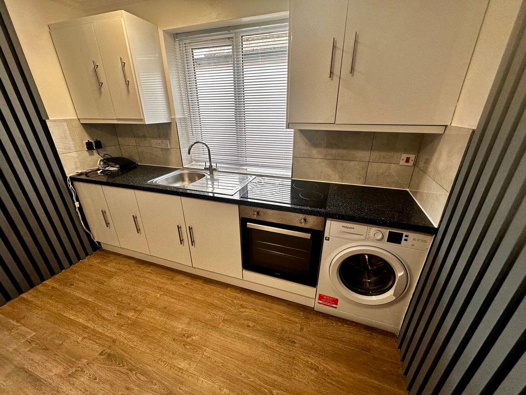 Property photo 2 of 12 Image