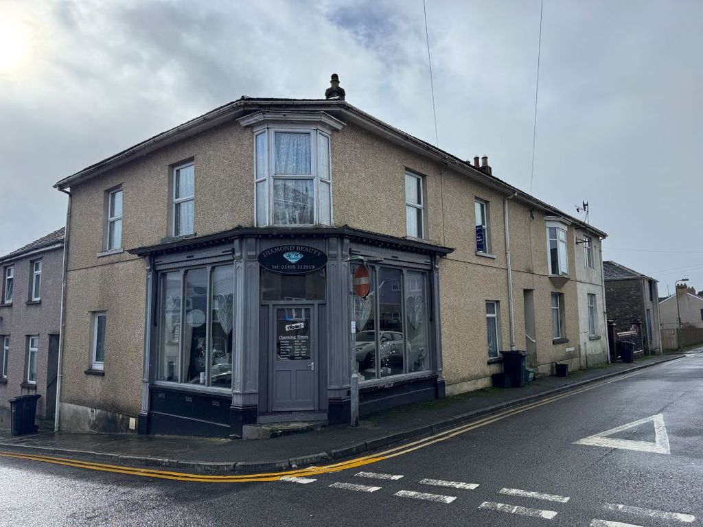 Property photo 2 of 32