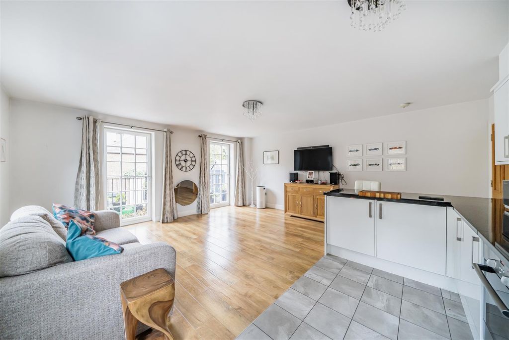 Property photo 2 of 18 1369956-15-68F132B80Bc09-Arw .Jpg