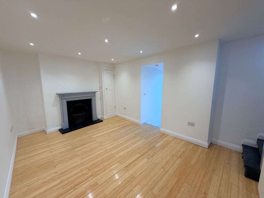 Property photo 3 of 10 Dining Room