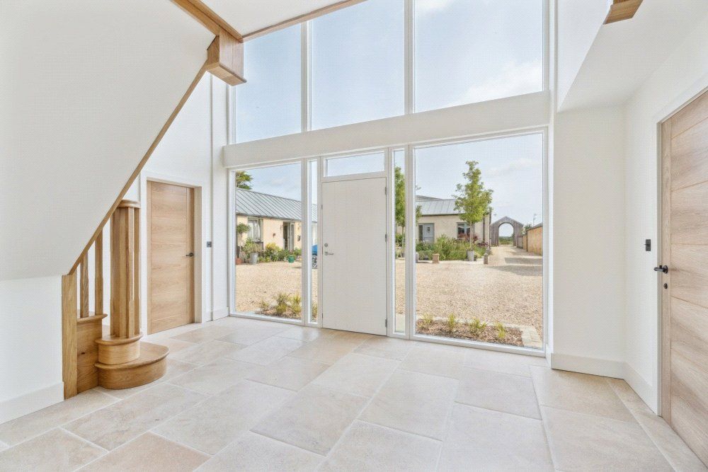 Property photo 3 of 23 Entrance Hallway