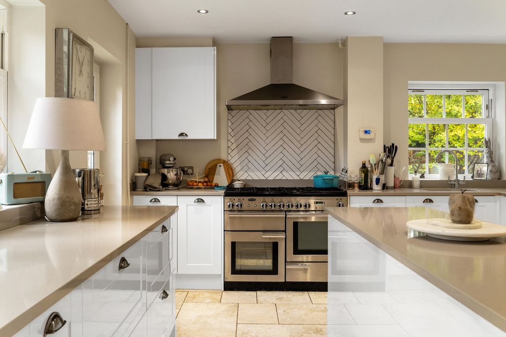 Property photo 3 of 25