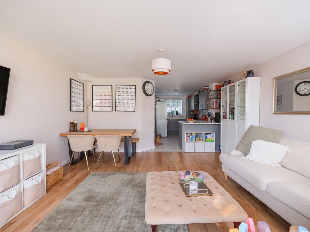 Property photo 3 of 24 Cnr51115.Jpg