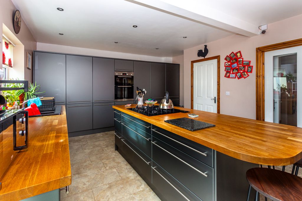 Property photo 3 of 17 Img_6776