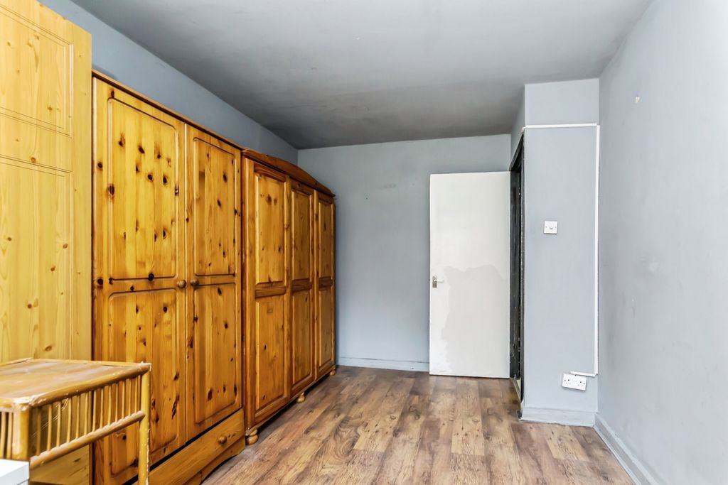Property photo 3 of 7 Pbox-Img.Jpg