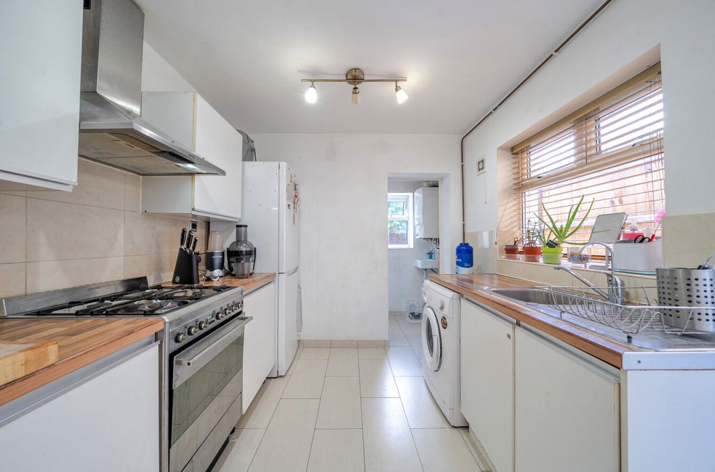 Property photo 2 of 16 1326425-10-687645...
