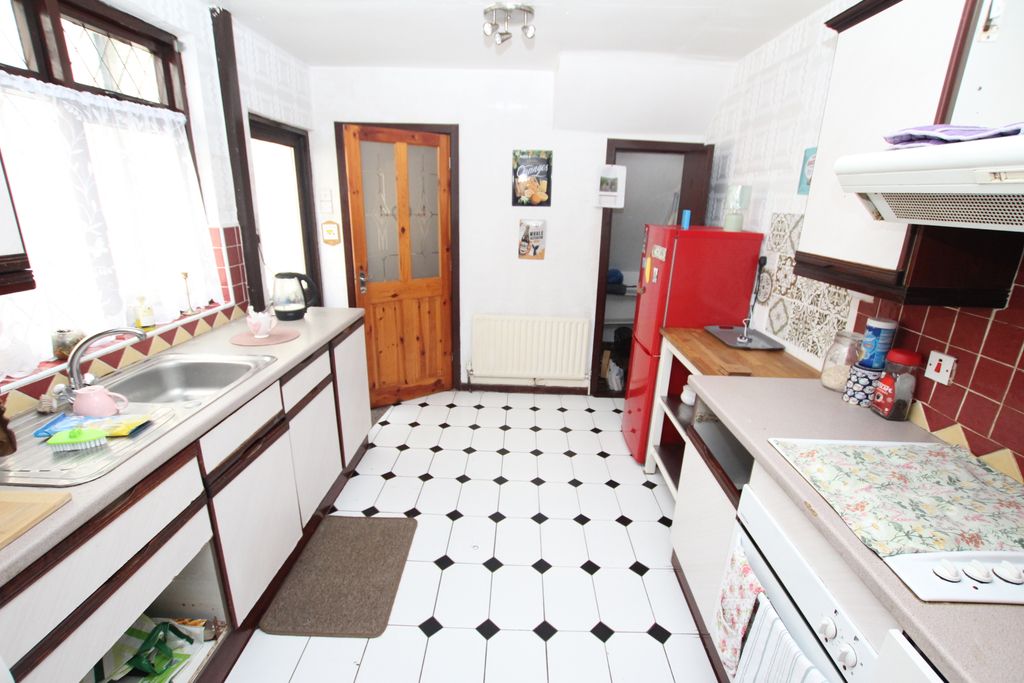 Property photo 2 of 8
