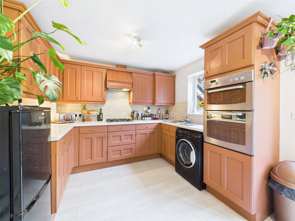 Property photo 2 of 16 Kitchen