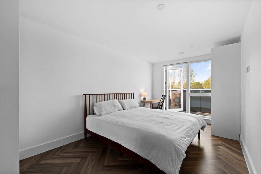 Property photo 3 of 18 Bedroom