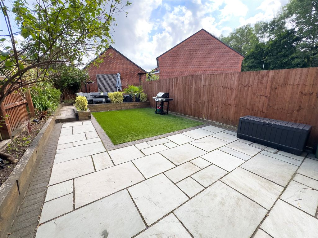 Property photo 2 of 27 Picture No. 20