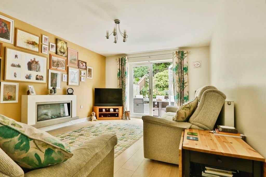 Property photo 3 of 21 4180955