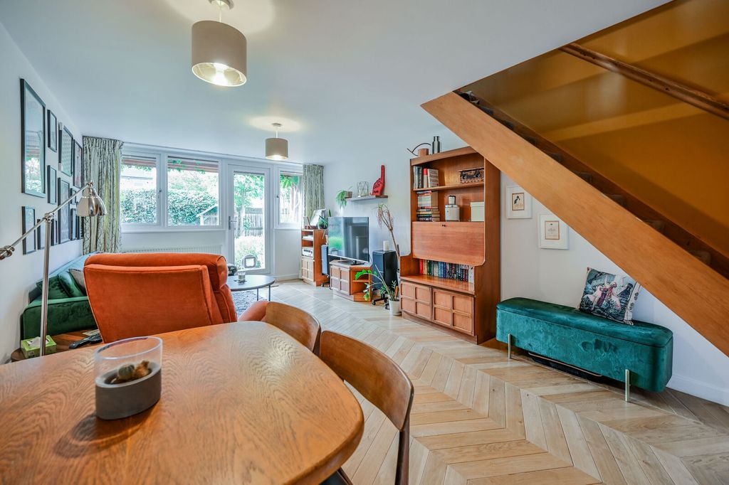 Property photo 2 of 34