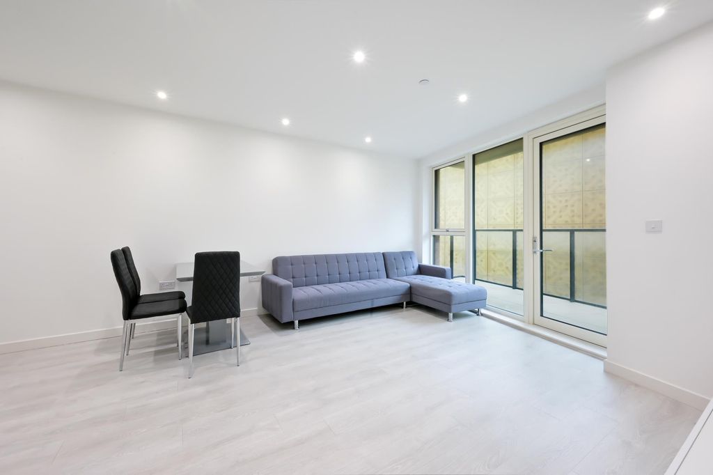 Property photo 2 of 8