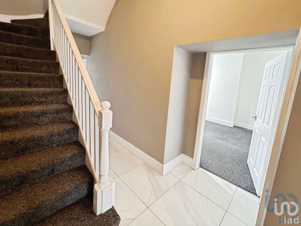 Property photo 3 of 35