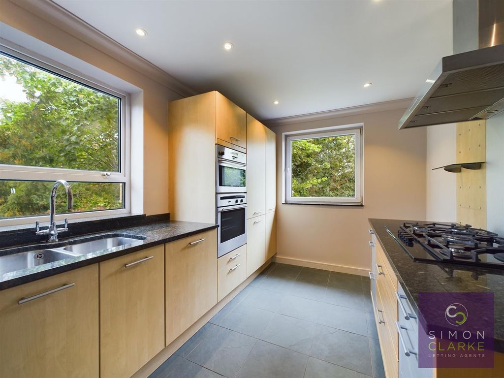 Property photo 3 of 11 Cam03369G0-Pr0115-Still008.Jpg