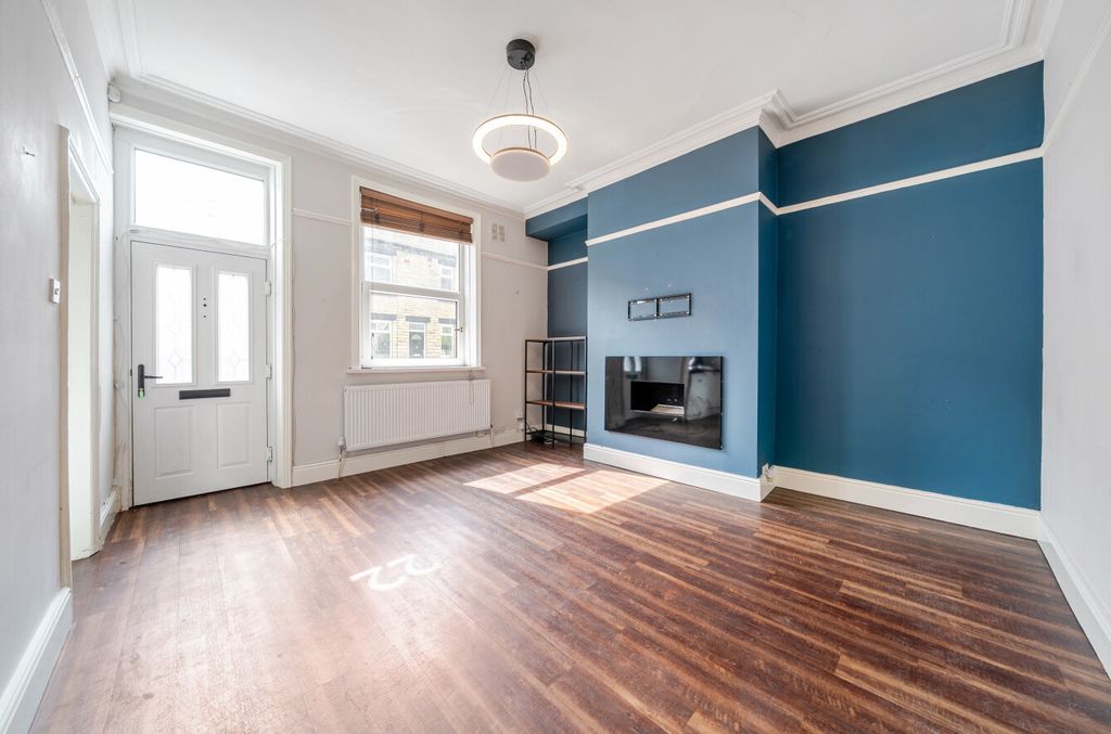 Property photo 2 of 18 1481471-9-6A32699...