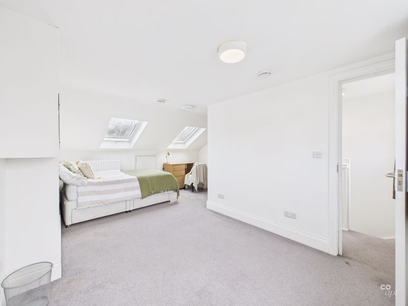 Property photo 1 of 9 Photo 6