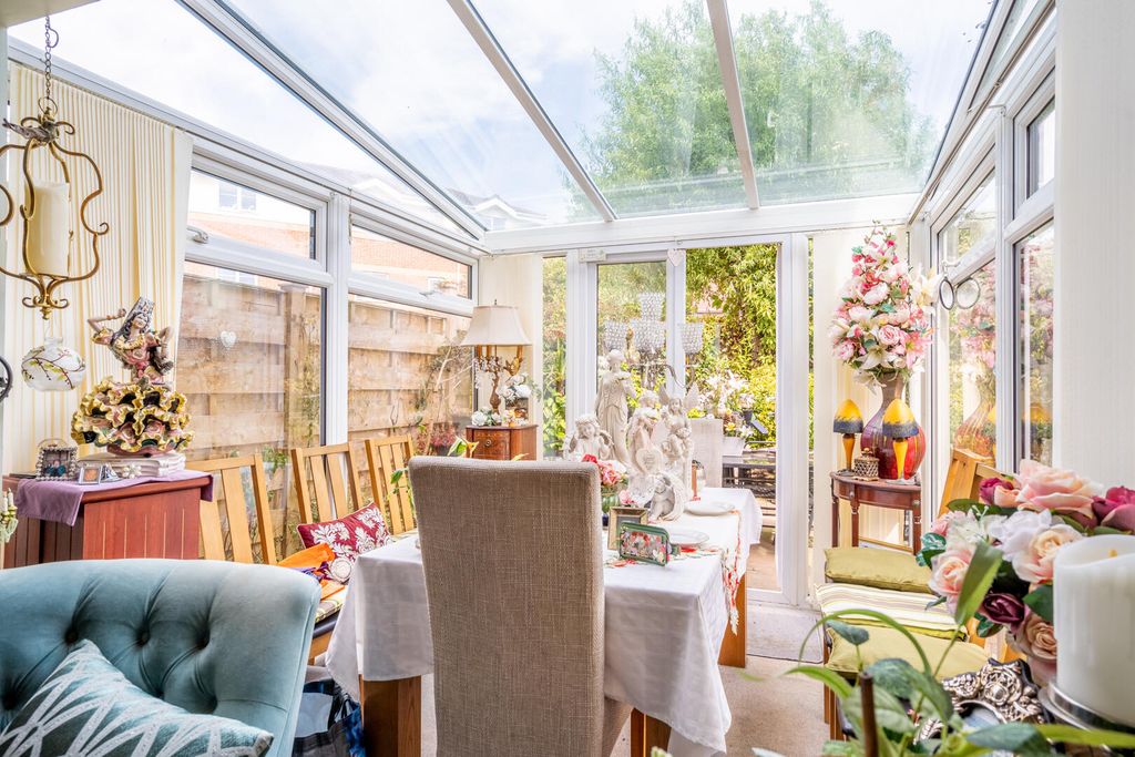 Property photo 3 of 11 Conservatory
