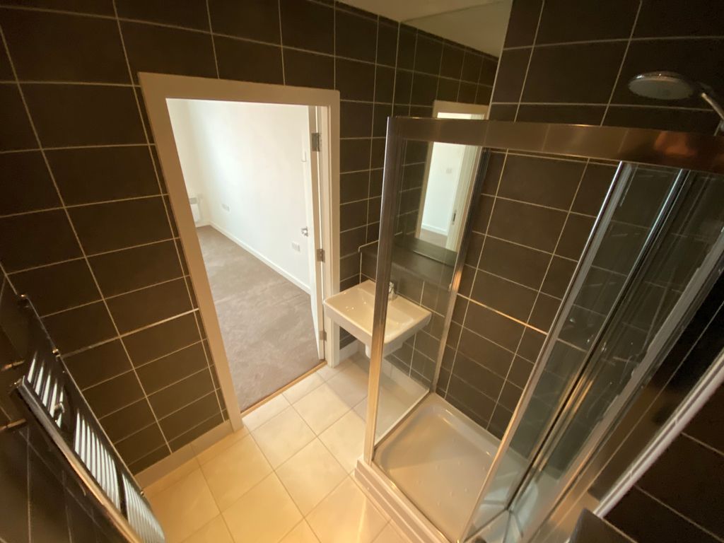 Property photo 3 of 11 En Suite