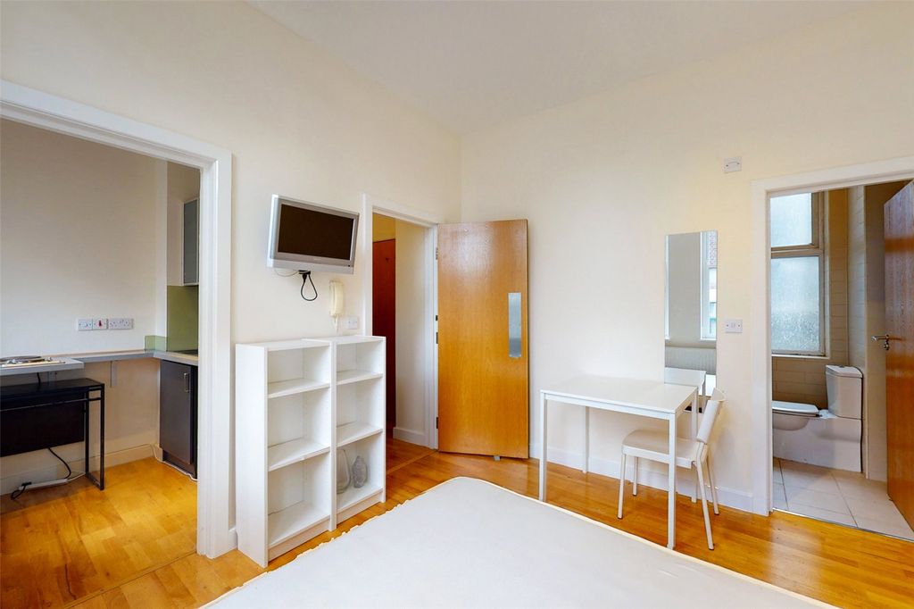 Property photo 3 of 5 Picture No. 04