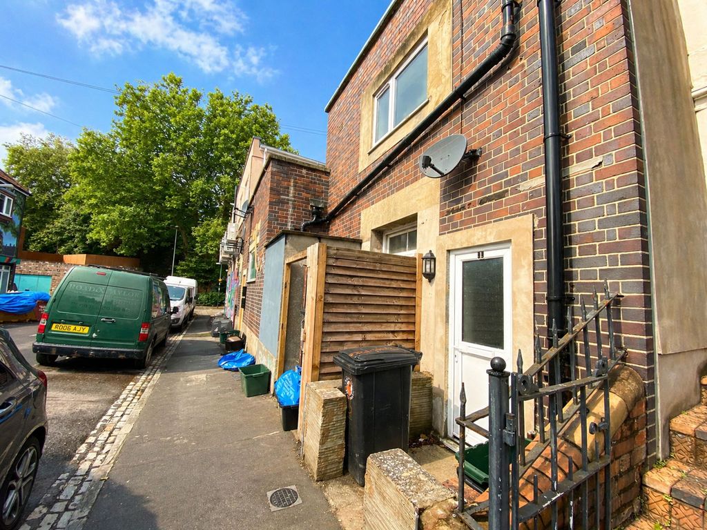 Property photo 1 of 4