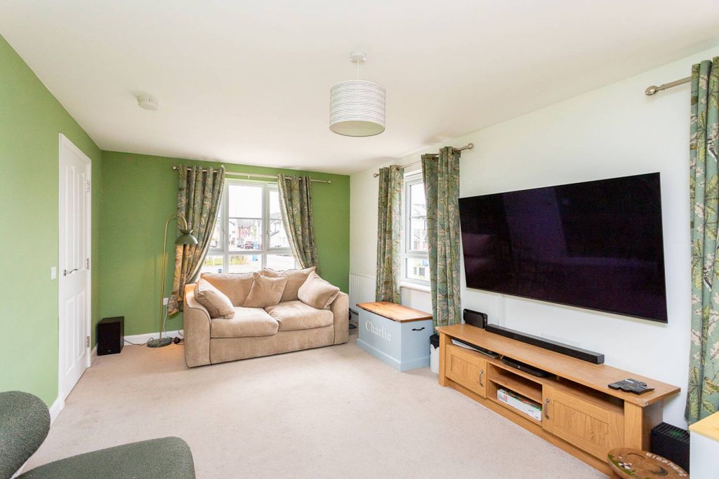 Property photo 2 of 26