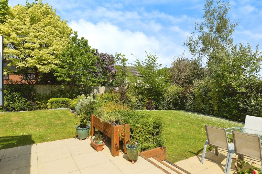Property photo 3 of 18 Garden