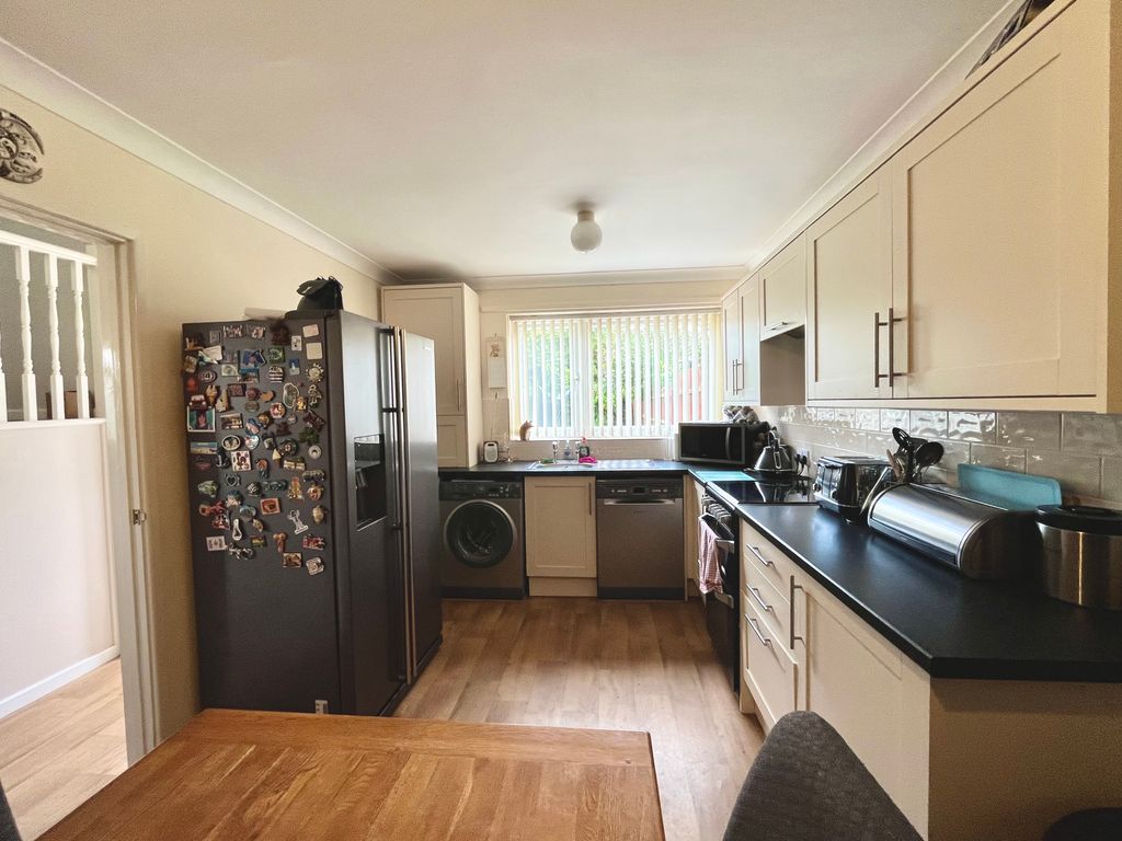 Property photo 3 of 15 Kitchen