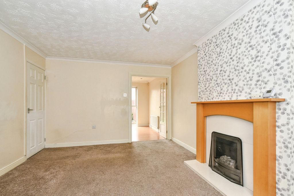 Property photo 2 of 20