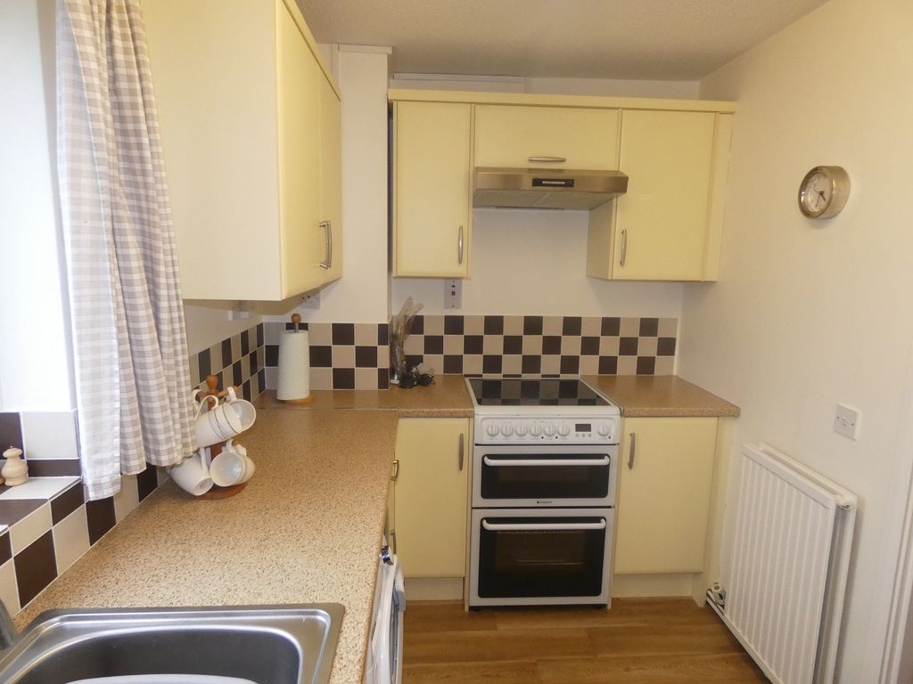 Property photo 3 of 9 Kitchen