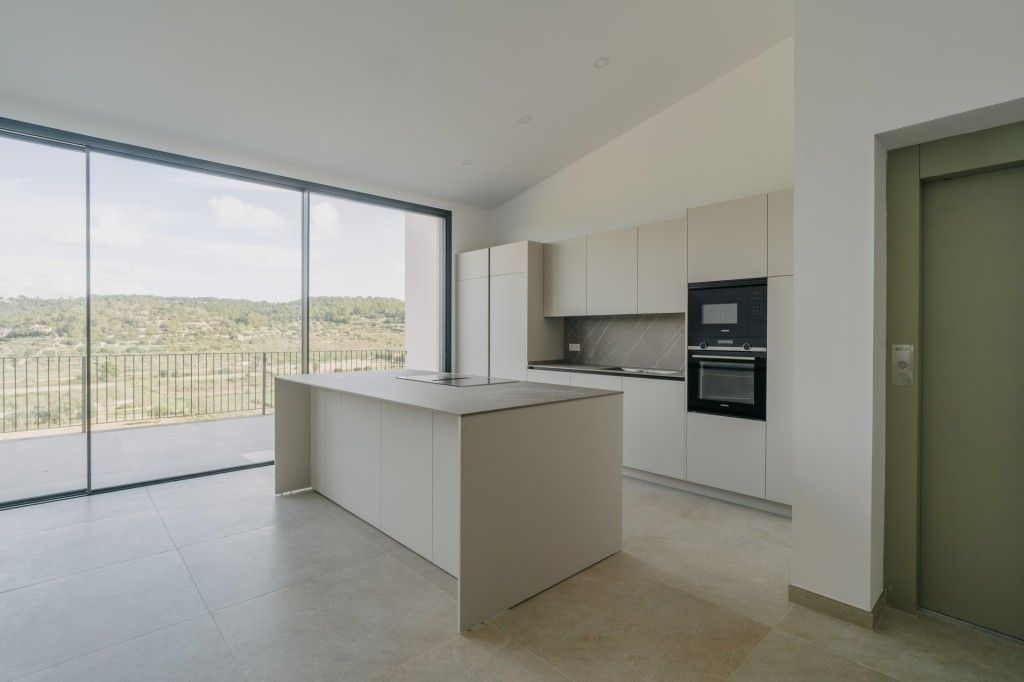 Property photo 3 of 20 Kitchen (4)