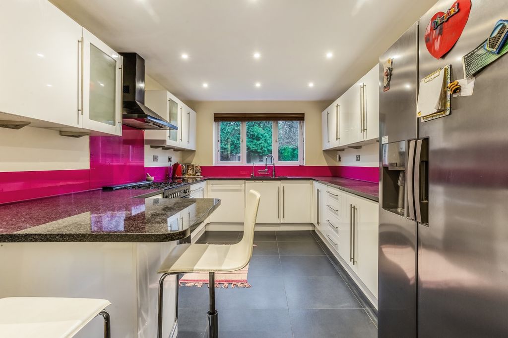 Property photo 2 of 15 65069_60 Park Dri...