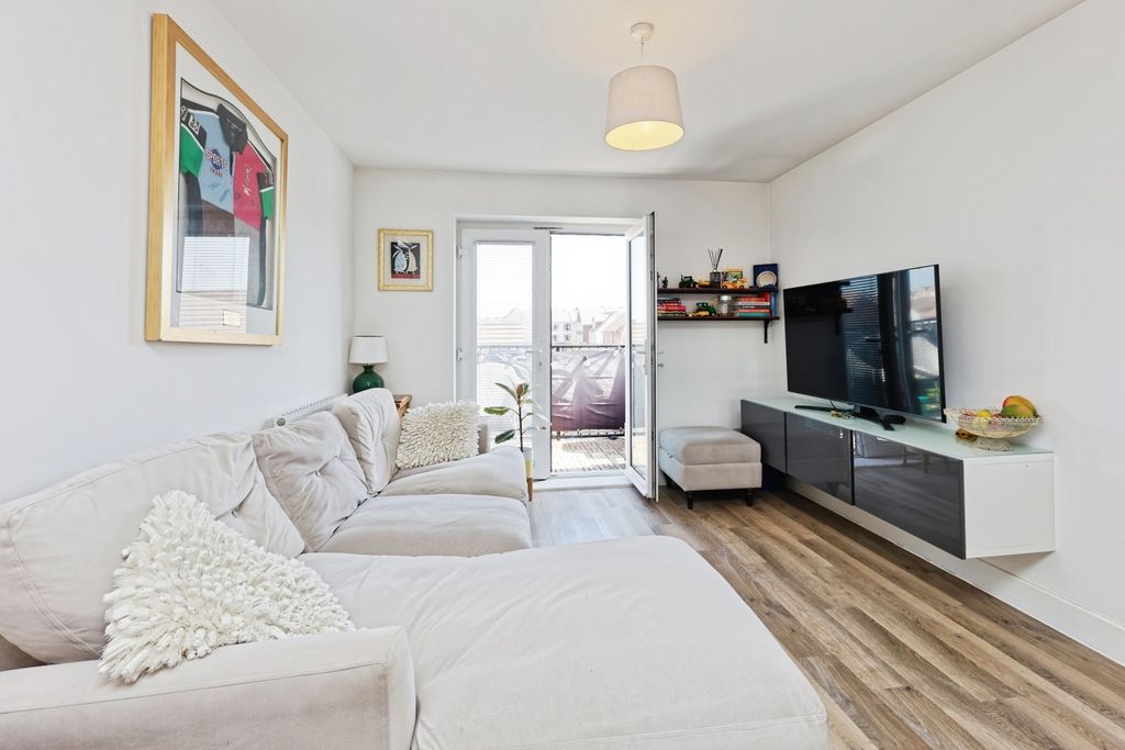 Property photo 3 of 17 Pbox-Img.Jpg