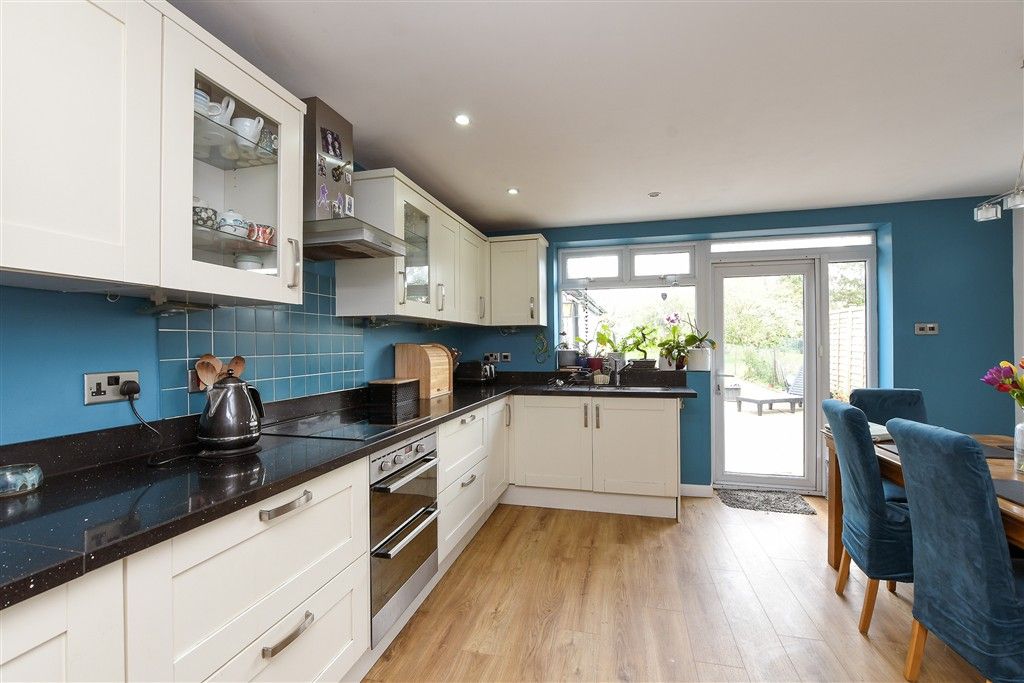 Property photo 2 of 17 Kitchen/Dining Area
