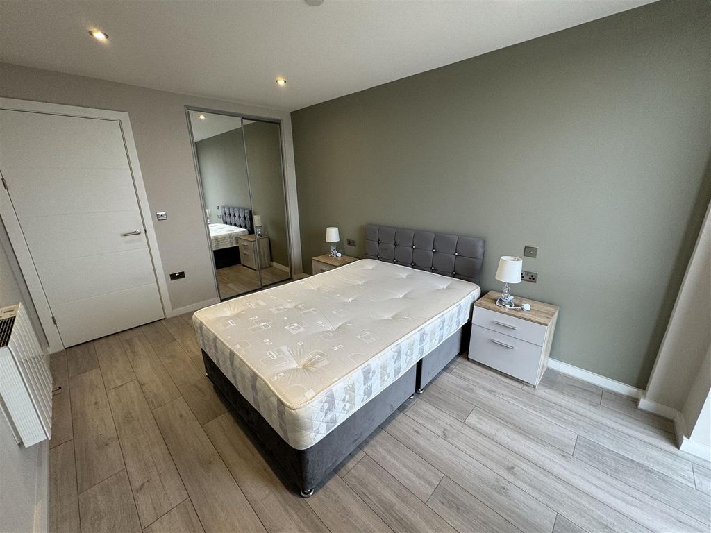 Property photo 3 of 9 Bedroom