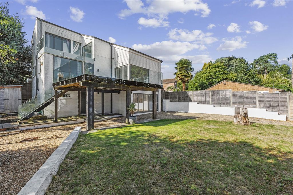 Property photo 2 of 21