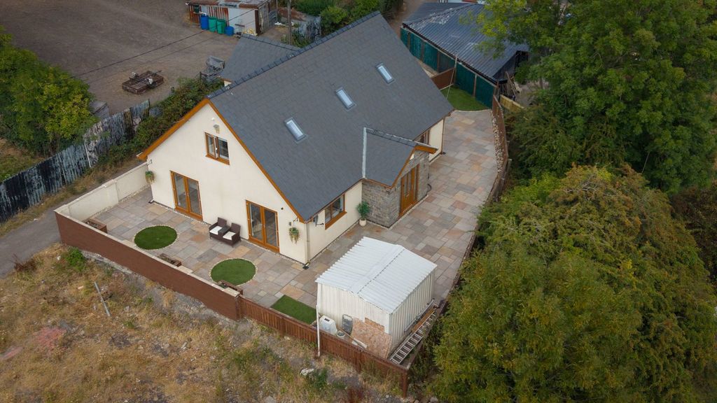 Property photo 2 of 34
