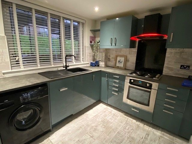 Property photo 2 of 5 Kitchen