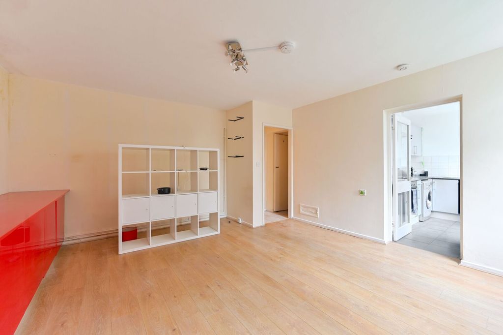Property photo 3 of 11