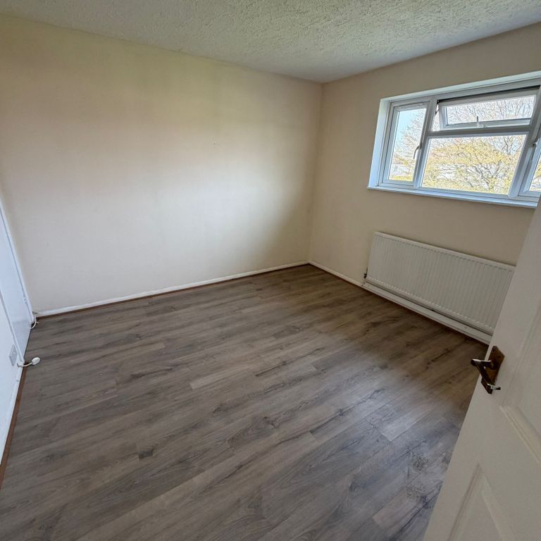 Property photo 3 of 7 Bedroom2