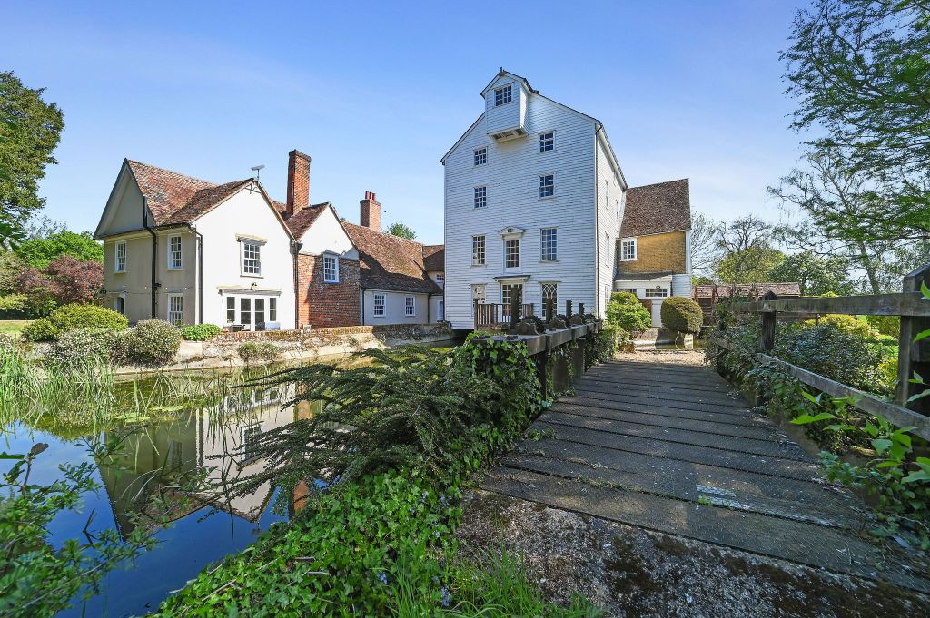 Property photo 1 of 52