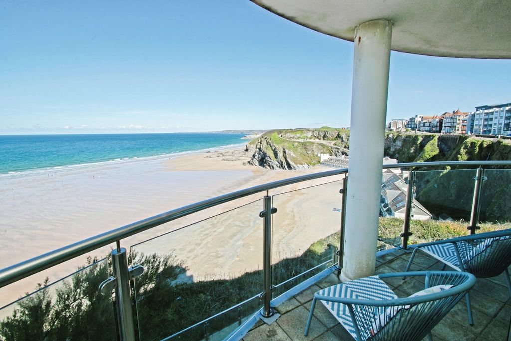 Property photo 2 of 33 Sea View