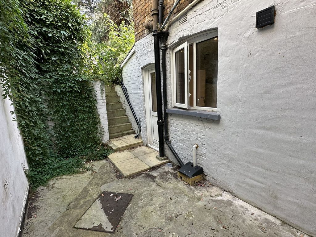 Property photo 3 of 6