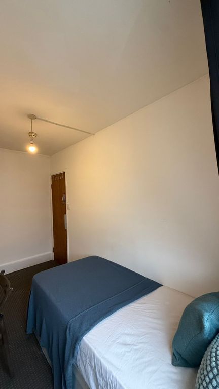 Property photo 2 of 10 Bedroom