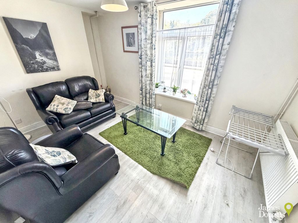 Property photo 3 of 20 Liv1 (1)