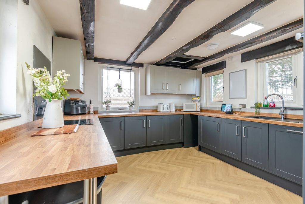 Property photo 2 of 22