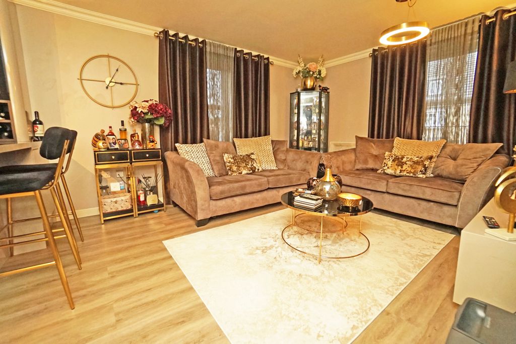 Property photo 2 of 15 Dsc00196