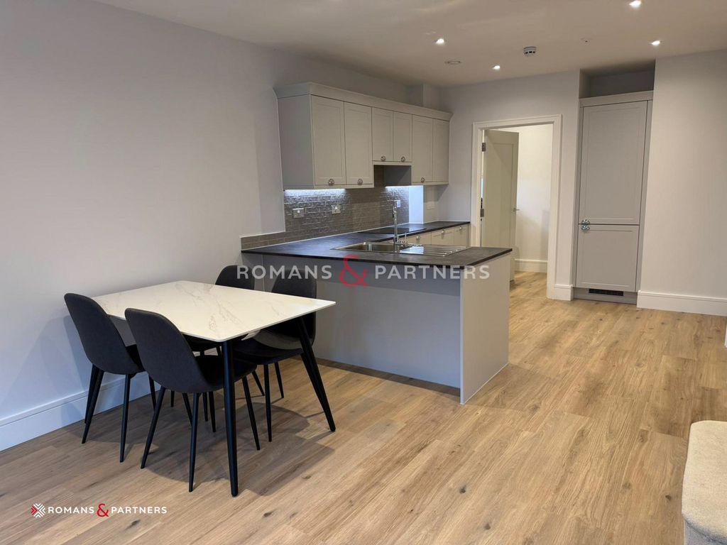 Property photo 1 of 32